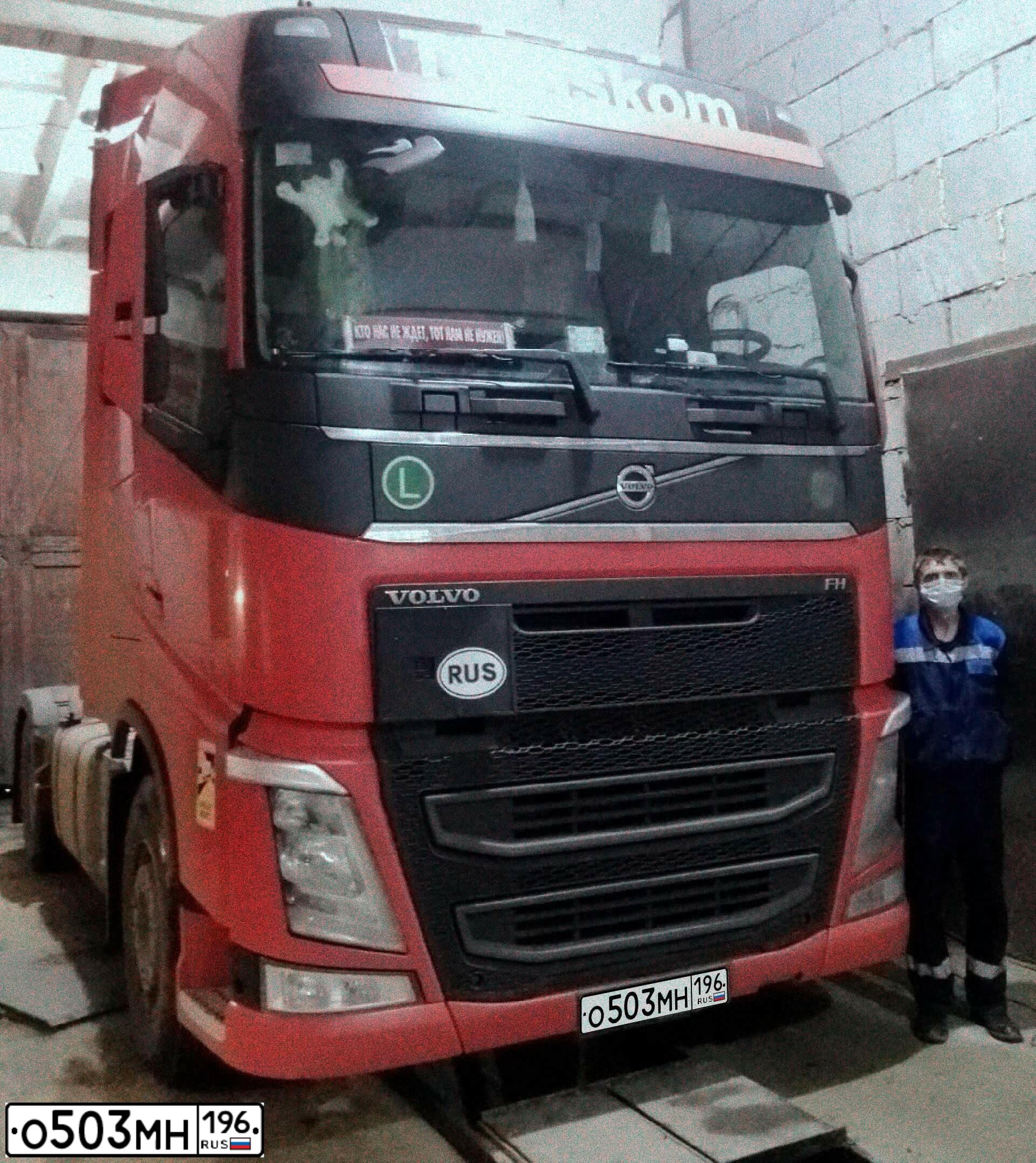 Фото автомобиля VOLVO FH, 2017 — госномер В693ХО37. Цвет: Красный