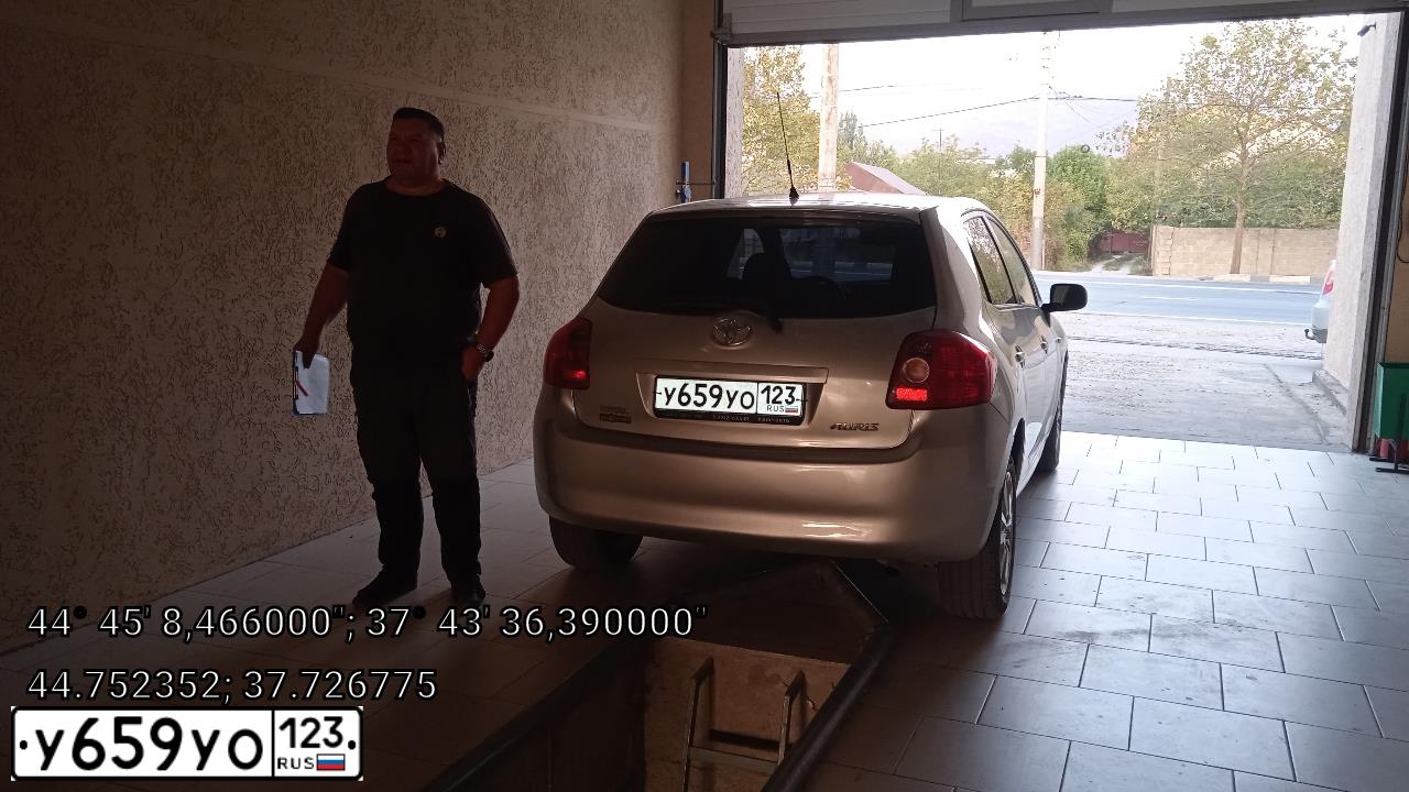 Фото автомобиля TOYOTA AURIS, 2007 — госномер А022ХВ93. Цвет: СЕРЕБРИСТЫЙ