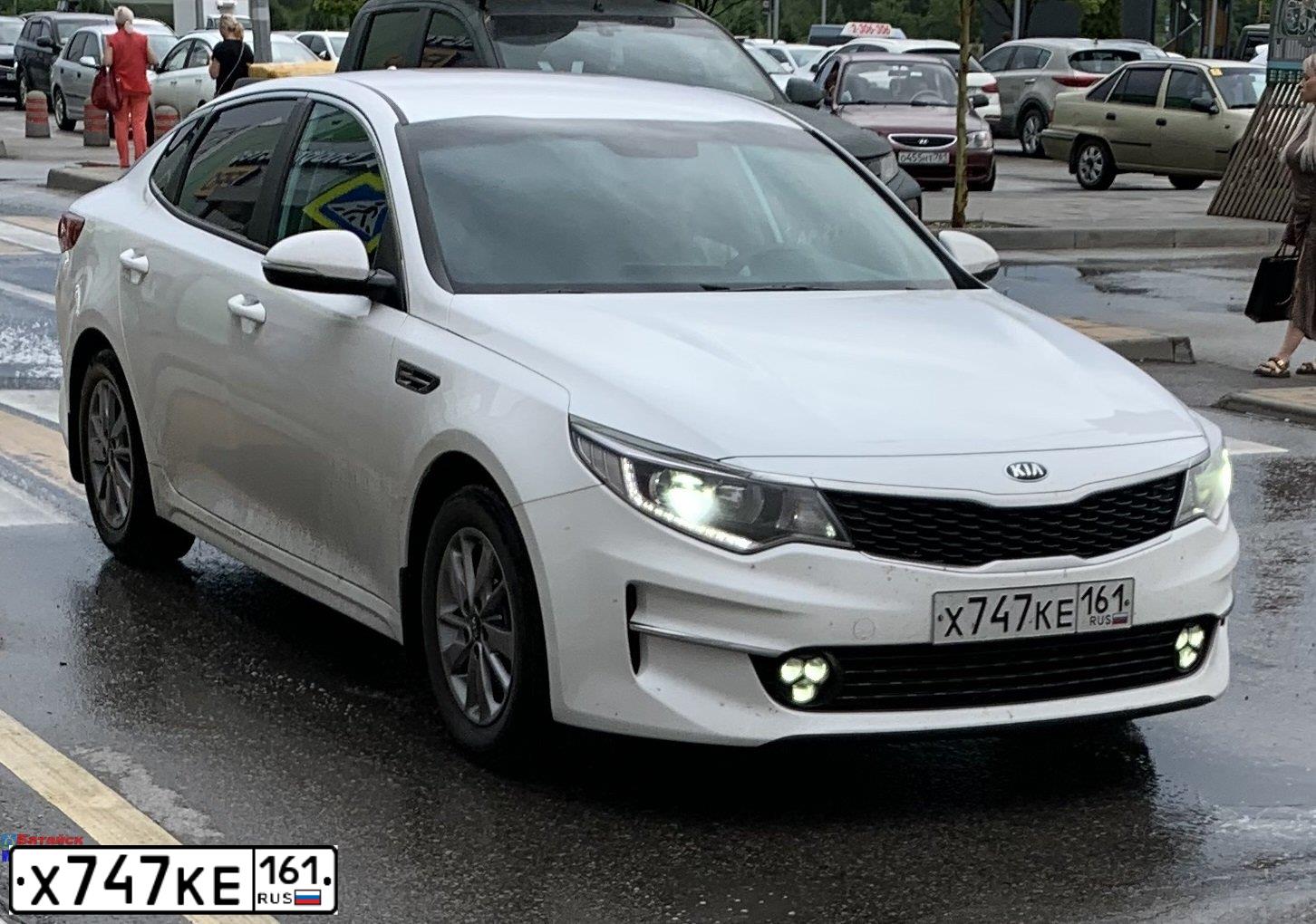 Фото автомобиля KIA MAGENTIS / OPTIMA, 2017 — госномер Х747КЕ161. Цвет: БЕЛЫЙ