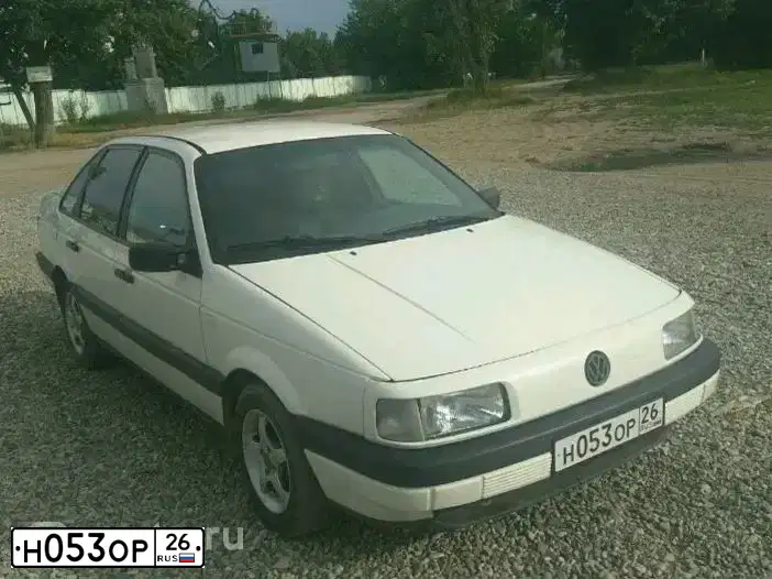 Фото автомобиля VOLKSWAGEN PASSAT, 1991 — госномер Н053ОР26. Цвет: БЕЛЫЙ
