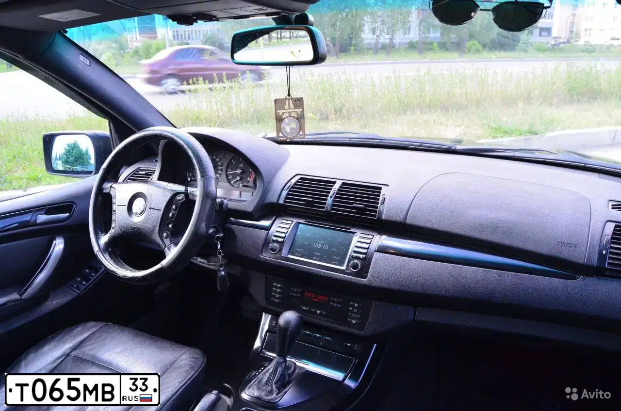 Фото автомобиля BMW X5, 2005 — госномер Т005НХ199. Цвет: ЧЕРНЫЙ