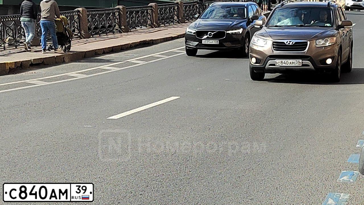 Фото автомобиля HYUNDAI SANTA FE, 2011 — госномер С840АМ39. Цвет: Коричневый