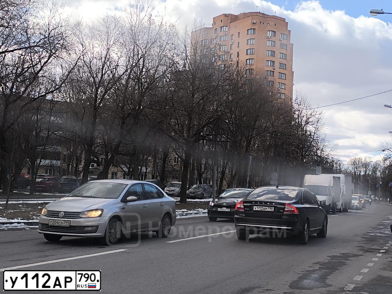 Фото автомобиля VOLVO S80, 2016 — госномер У112АР790. Цвет: ТЕМНО-КОРИЧНЕВЫЙ