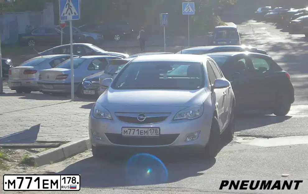 Фото автомобиля OPEL ASTRA, 2011 — госномер М771ЕМ178. Цвет: СЕРЕБРИСТЫЙ МЕТАЛЛИК