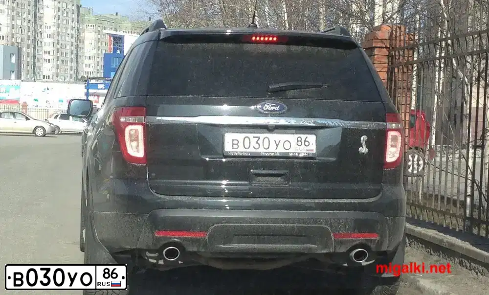 Фото автомобиля FORD EXPLORER, 2011 — госномер В030УО86. Цвет: ЧЕРНЫЙ