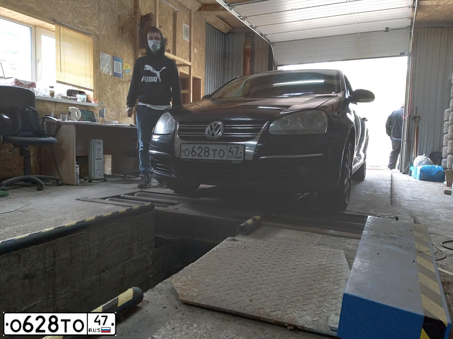 Фото автомобиля VOLKSWAGEN JETTA, 2010 — госномер О350РТ29. Цвет: ЧЕРНЫЙ