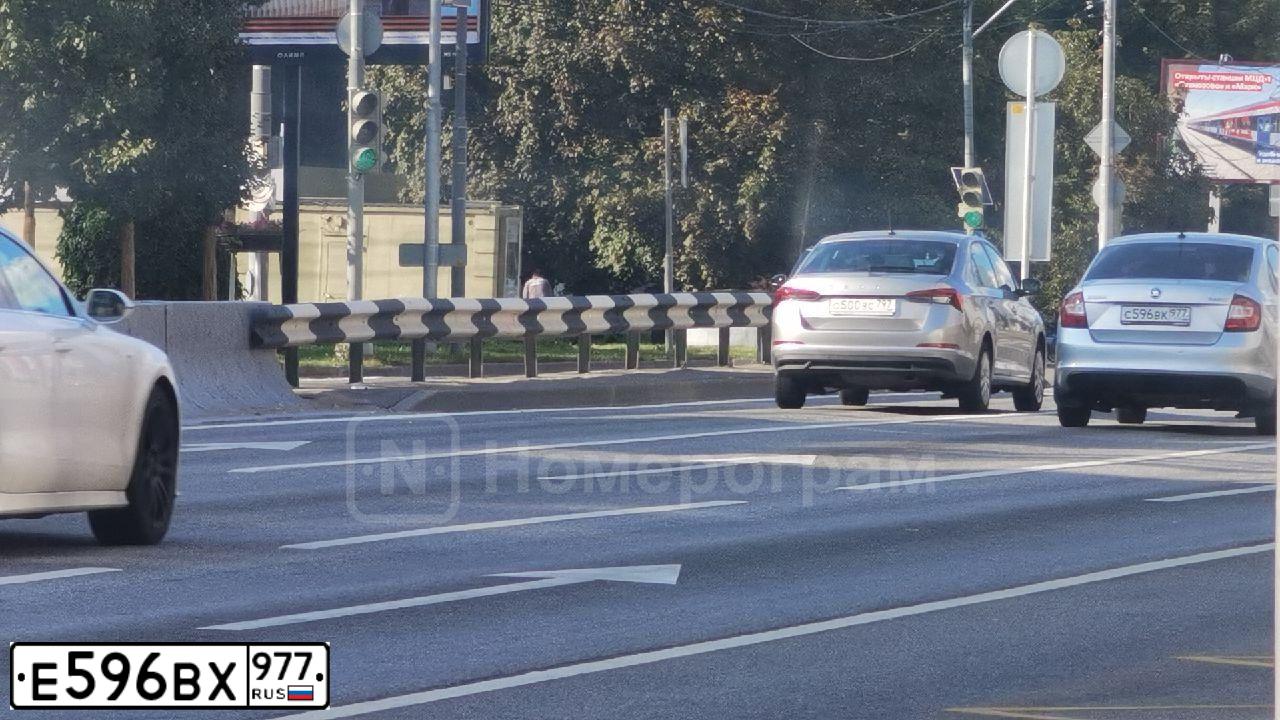 Фото автомобиля MERCEDES E-KLASSE, 2015 — госномер Х758ТХ799. Цвет: синий