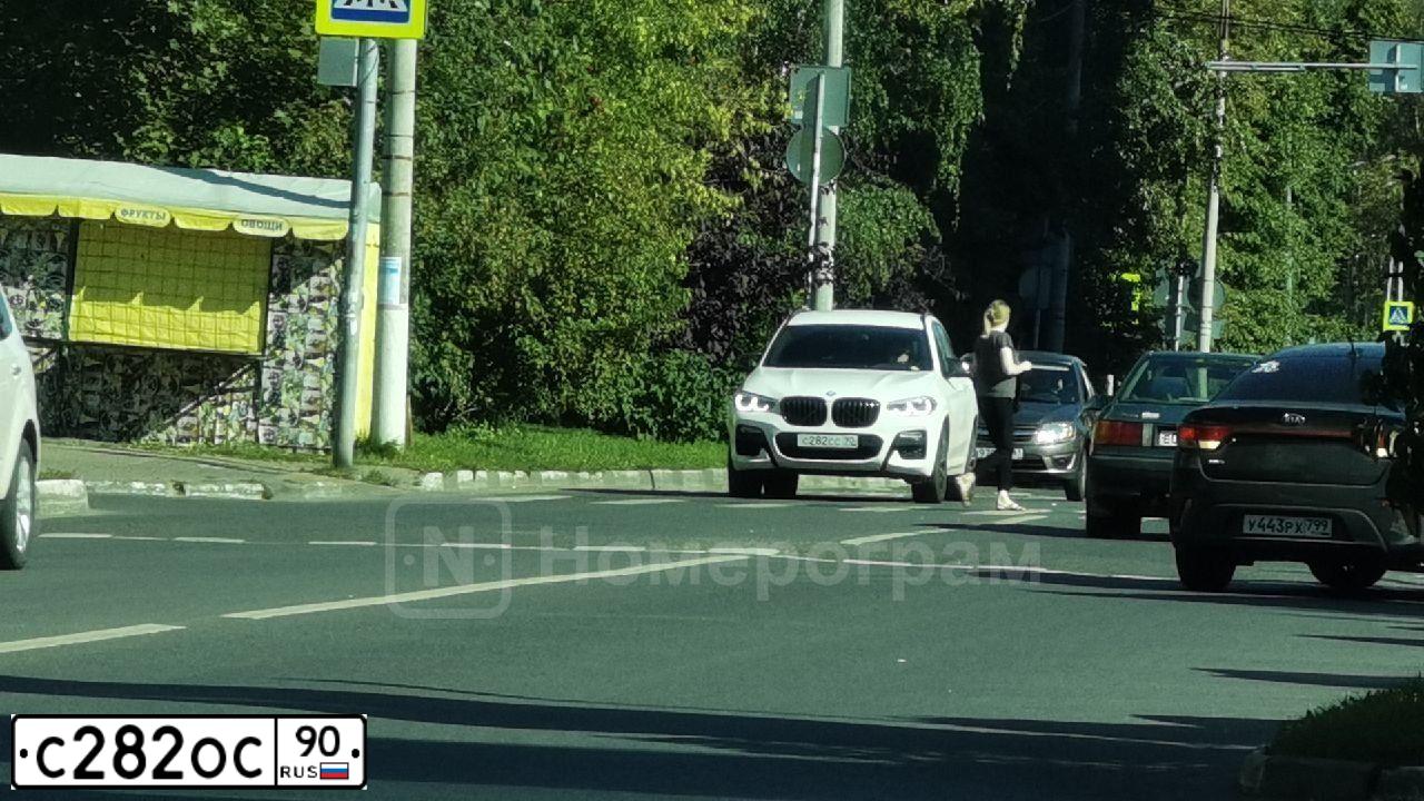 Фото автомобиля BMW 318I, 1993 — госномер В748ТУ790. Цвет: ЧЕРНЫЙ