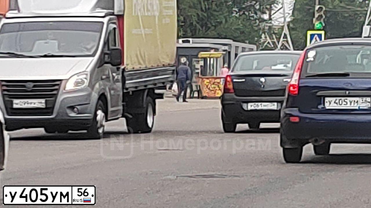 Фото автомобиля TOYOTA HILUX, 2014 — госномер У405УМ56. Цвет: Серый