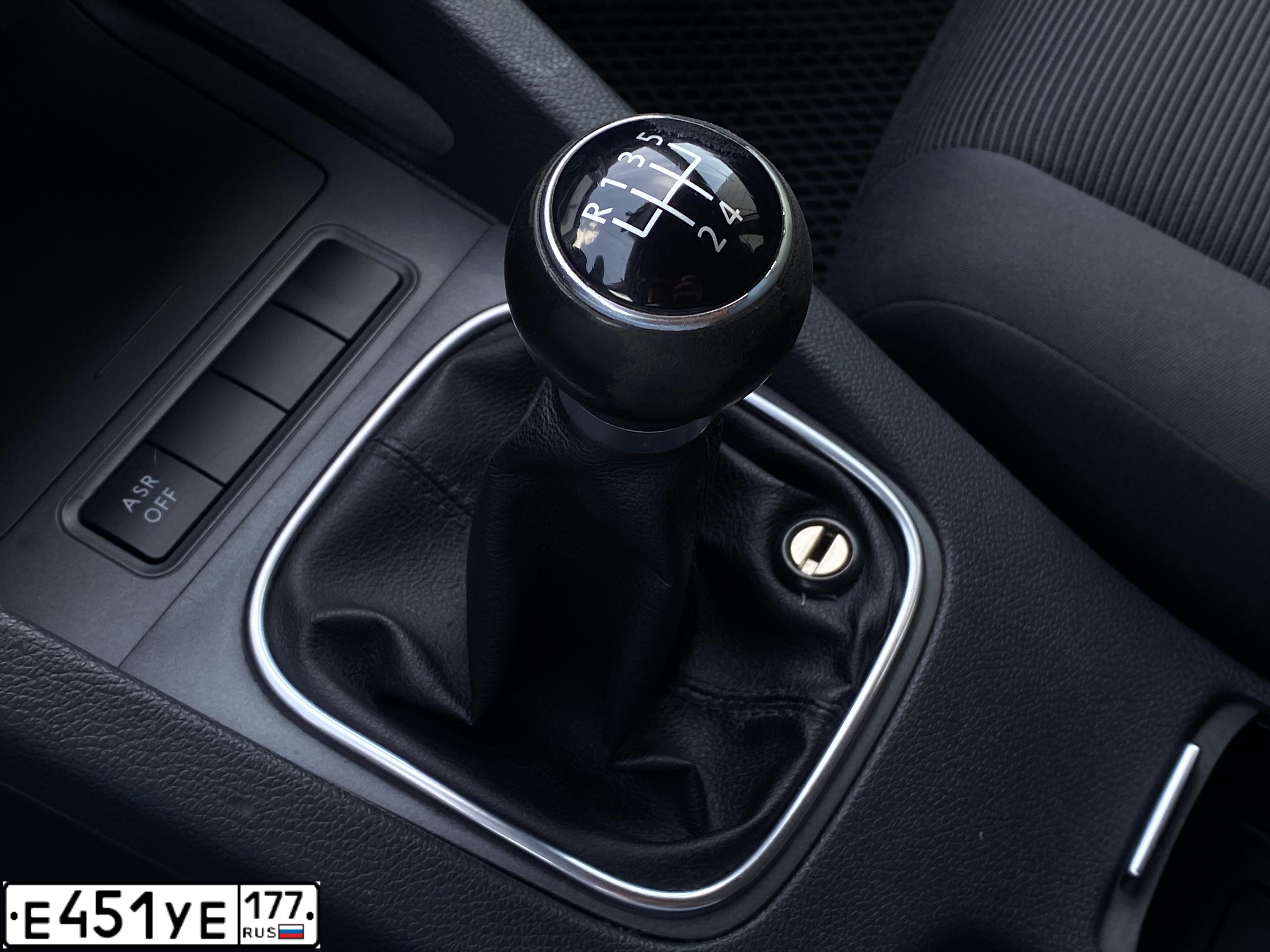 Фото автомобиля VOLKSWAGEN GOLF, 2007 — госномер О922АА134. Цвет: Серый
