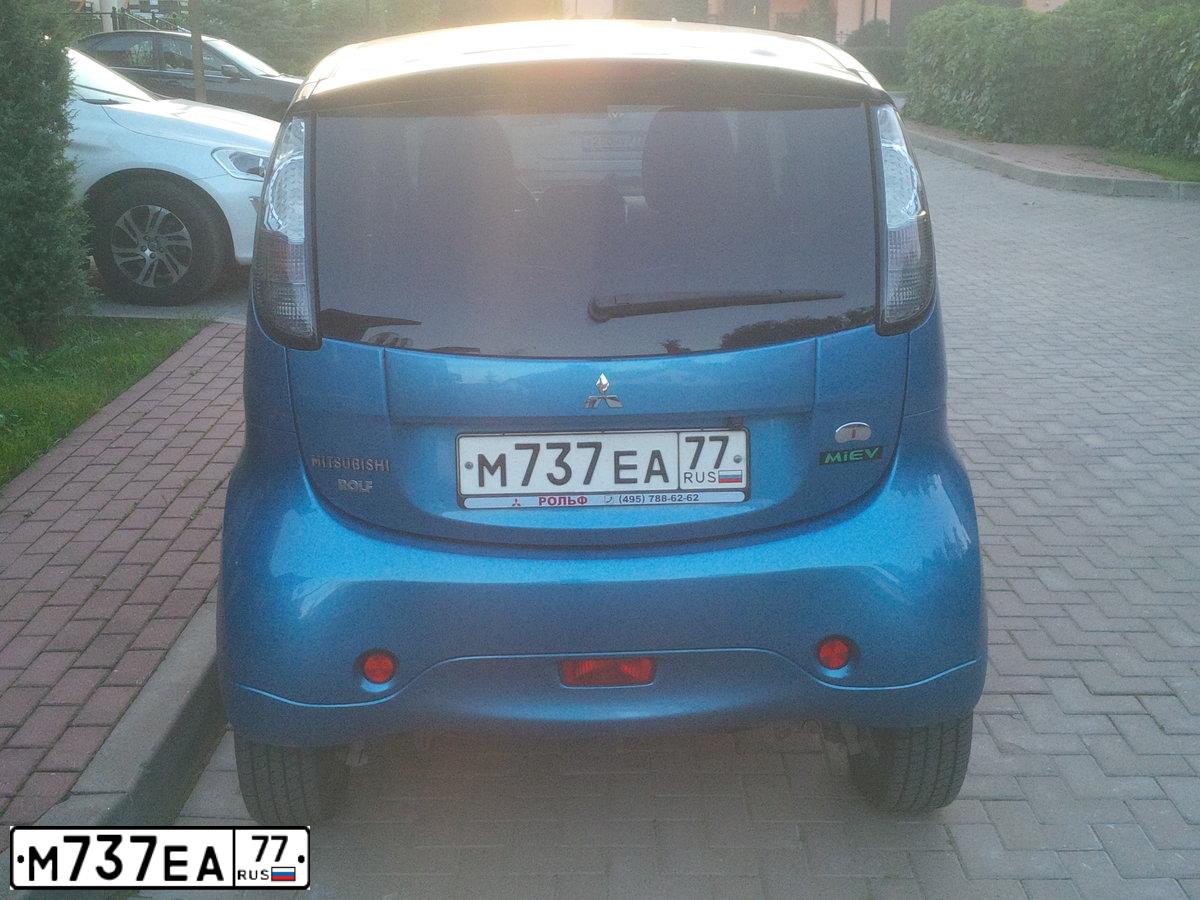 Фото автомобиля MITSUBISHI I/-MIEV/, 2011 — госномер М737ЕА77. Цвет: СИНИЙ
