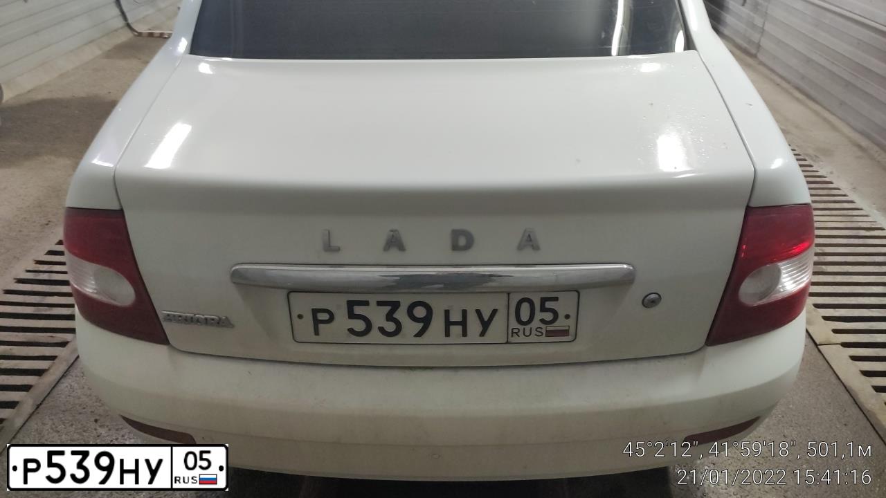 Фото автомобиля LADA 2170 PRIORA, 2010 — госномер Р900ЕН05. Цвет: Белый