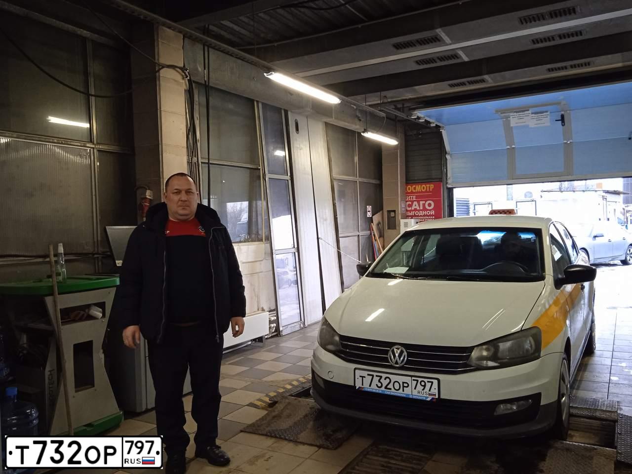 Фото автомобиля VOLKSWAGEN POLO, 2018 — госномер Т732ОР797. Цвет: Белый
