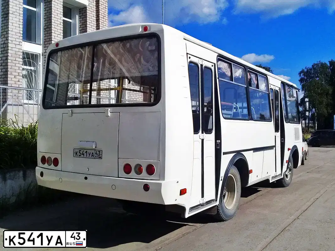 Фото автомобиля PAZ 3205, 2017 — госномер К541УА43. Цвет: Белый