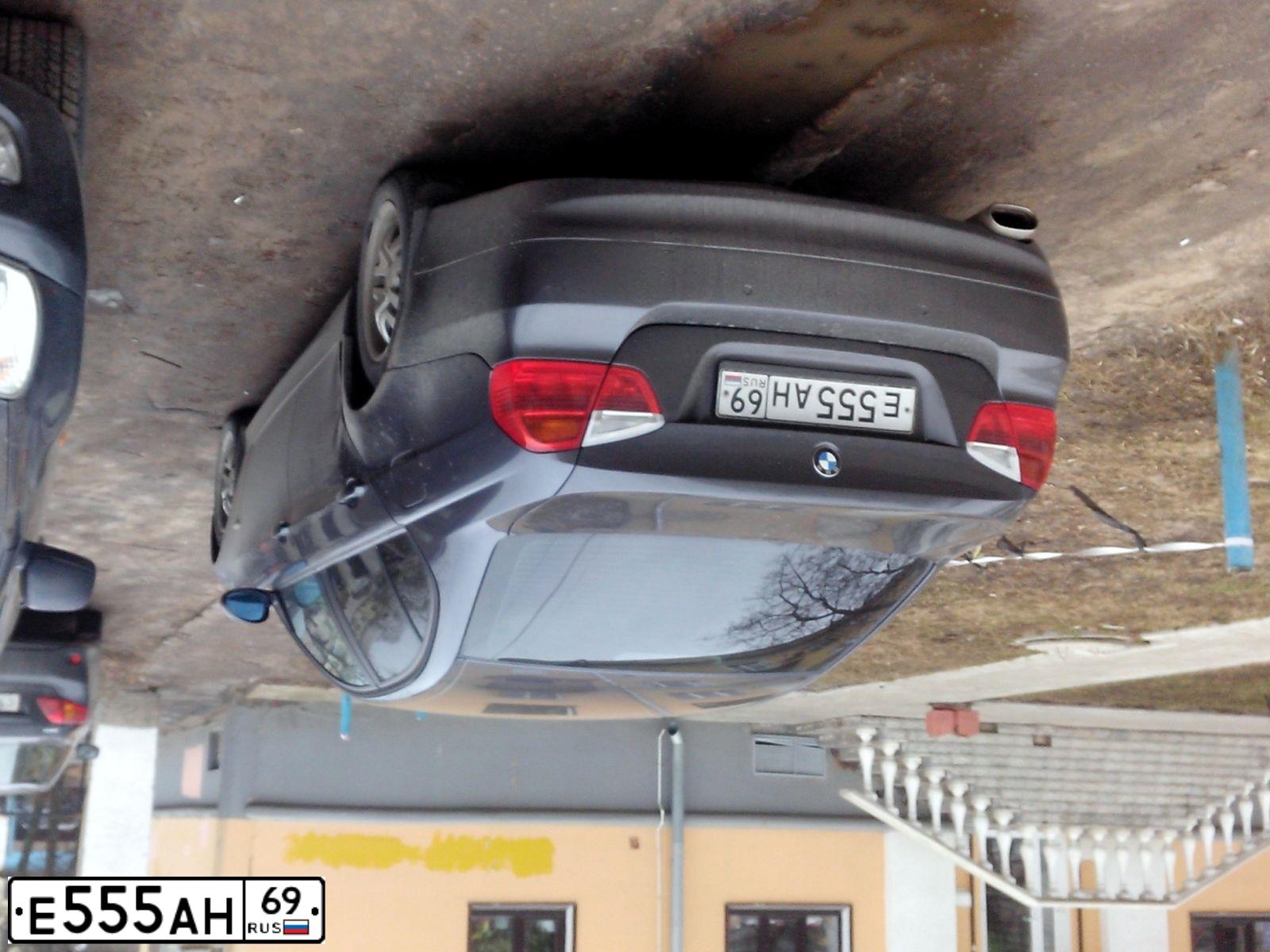 Фото автомобиля BMW SERIE 3, 2005 — госномер Е521ЕУ790. Цвет: ТЕМНО-СЕРЫЙ