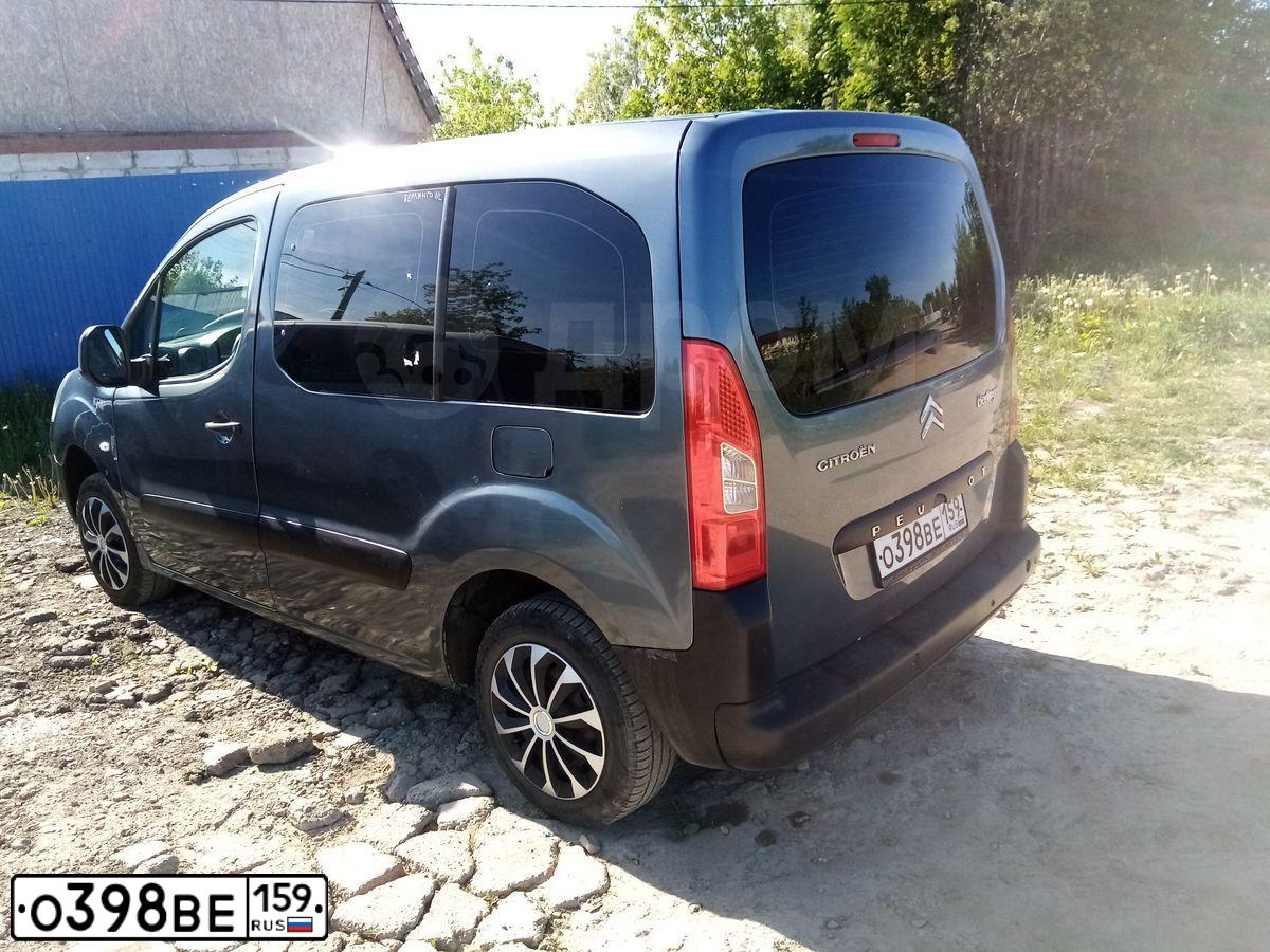 Фото автомобиля CITROEN BERLINGO, 2010 — госномер О398ВЕ159. Цвет: СЕРЫЙ