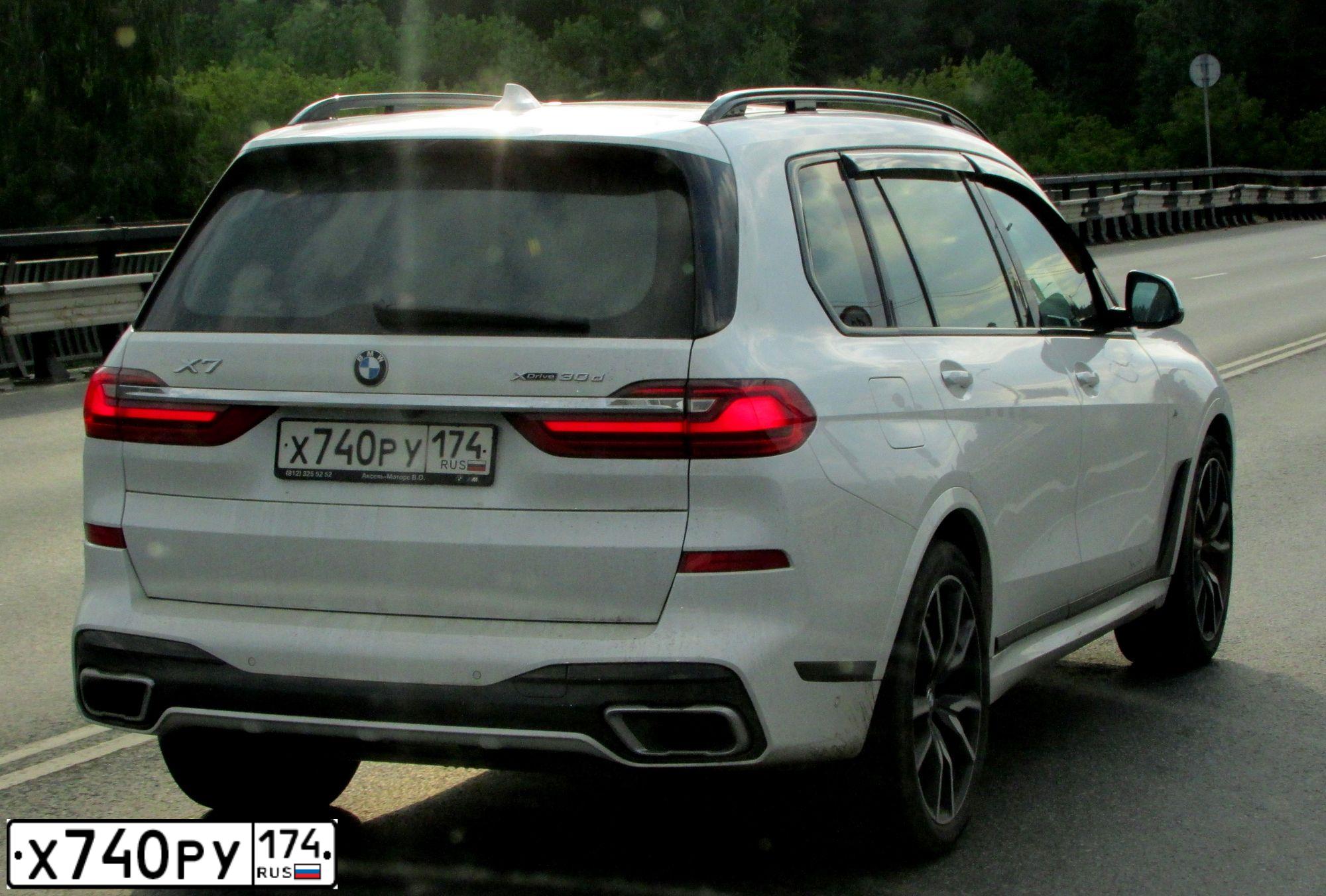 Фото автомобиля VOLKSWAGEN TOUAREG, 2013 — госномер Х740РУ174. Цвет: СЕРЫЙ