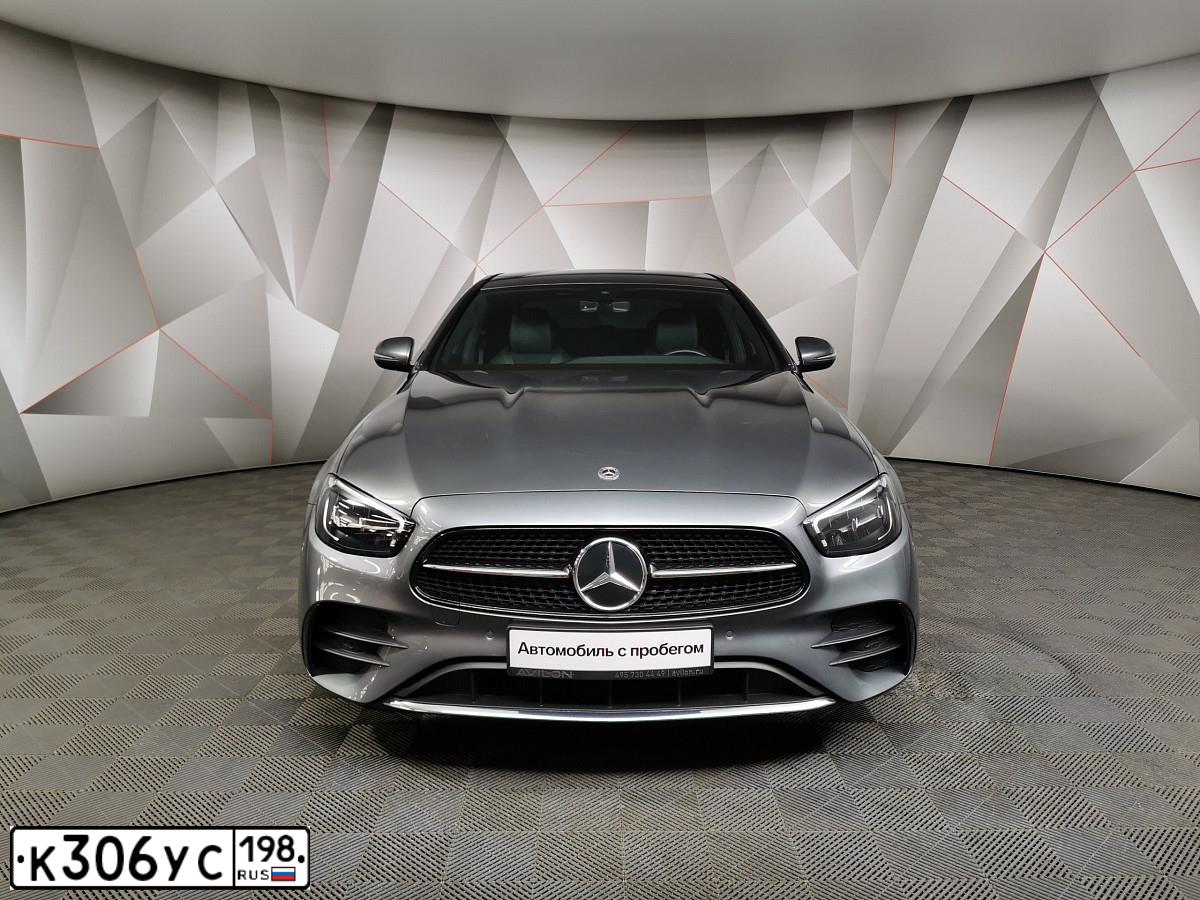 Фото автомобиля MERCEDES-BENZ E220, 2021 — госномер К198МВ797. Цвет: КРАСНЫЙ