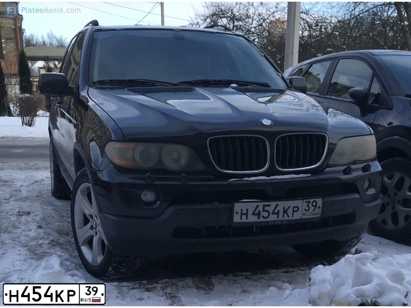 Фото автомобиля BMW X5, 2004 — госномер Н454КР39. Цвет: ЧЕРНЫЙ