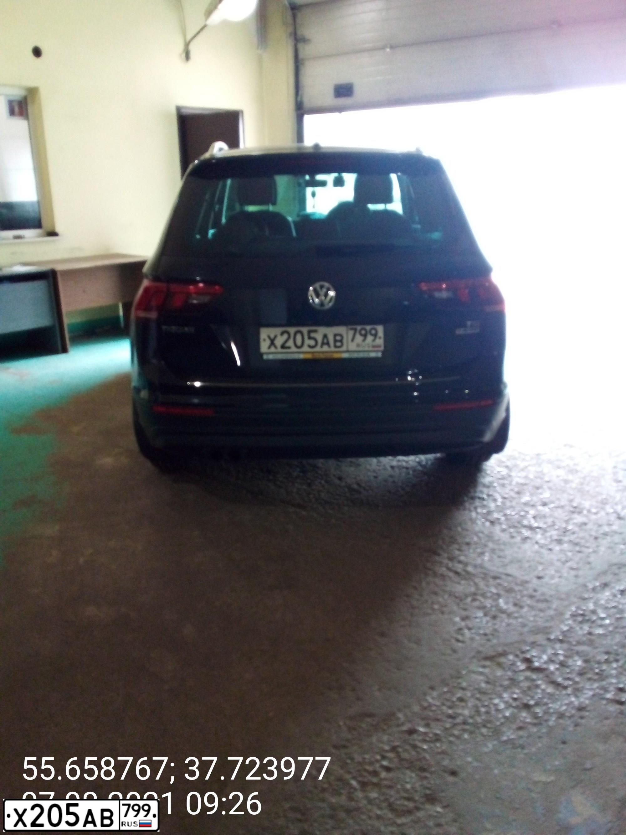 Фото автомобиля VOLKSWAGEN TIGUAN, 2017 — госномер Х205АВ799. Цвет: ЧЕРНЫЙ