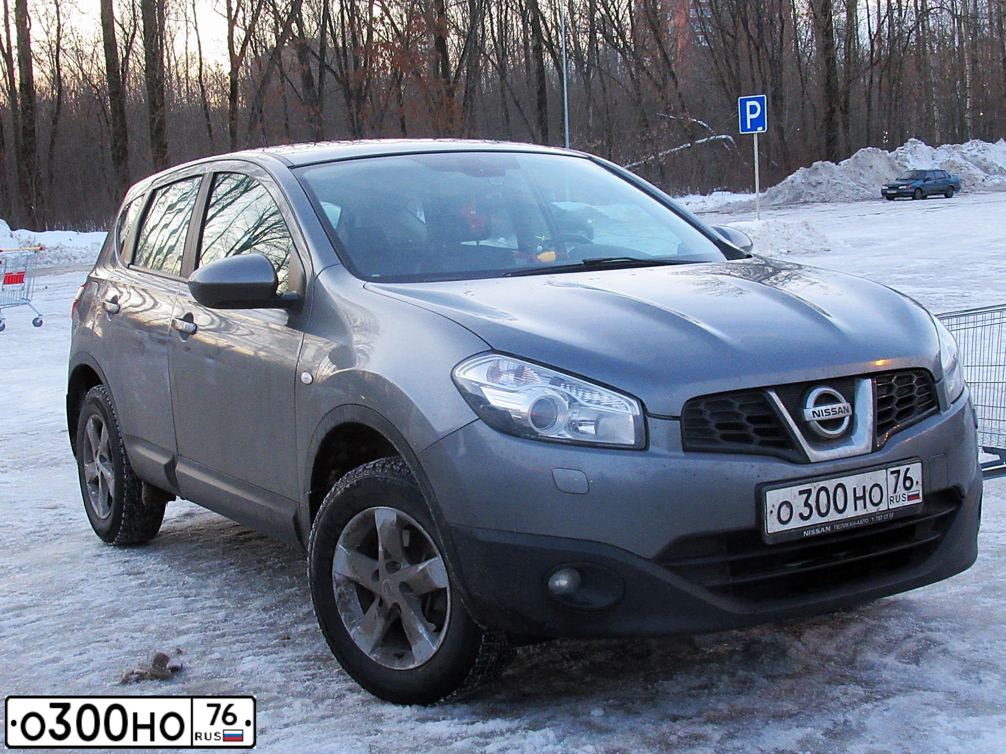 Фото автомобиля NISSAN QASHQAI, 2011 — госномер О300НО76. Цвет: Серый