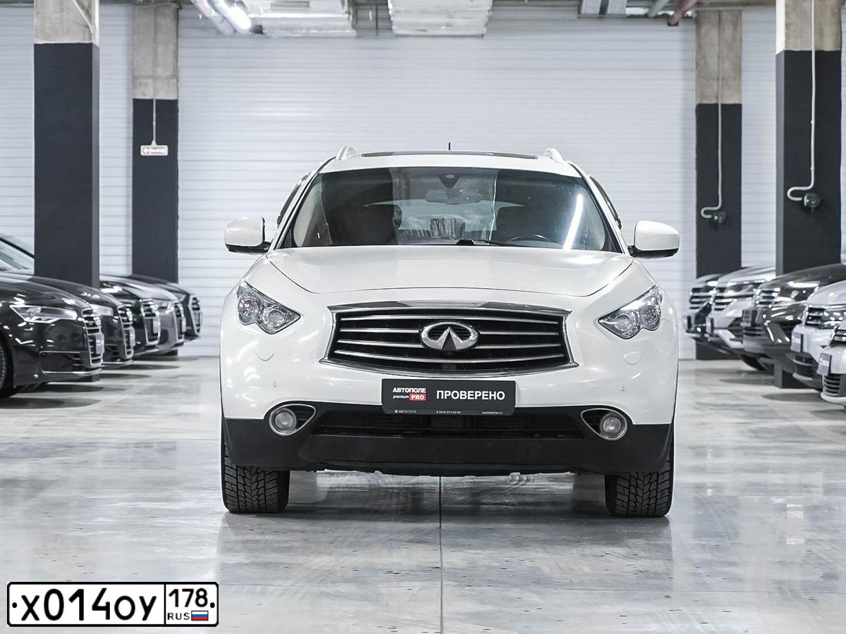 Фото автомобиля INFINITI I QX70 FX, 2013 — госномер М102НН198. Цвет: Белый