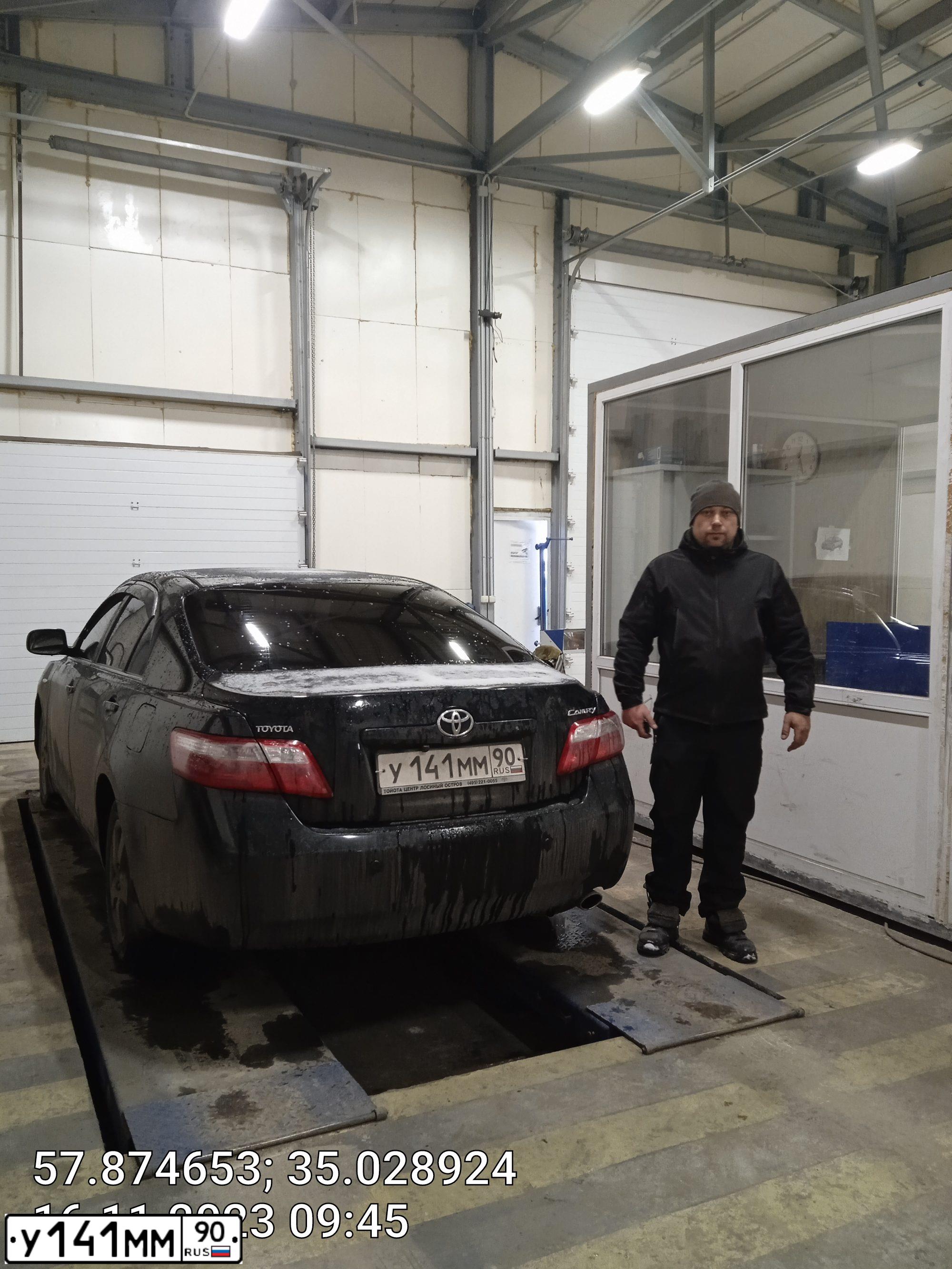 Фото автомобиля TOYOTA CAMRY, 2006 — госномер У141ММ90. Цвет: ЧЕРНЫЙ