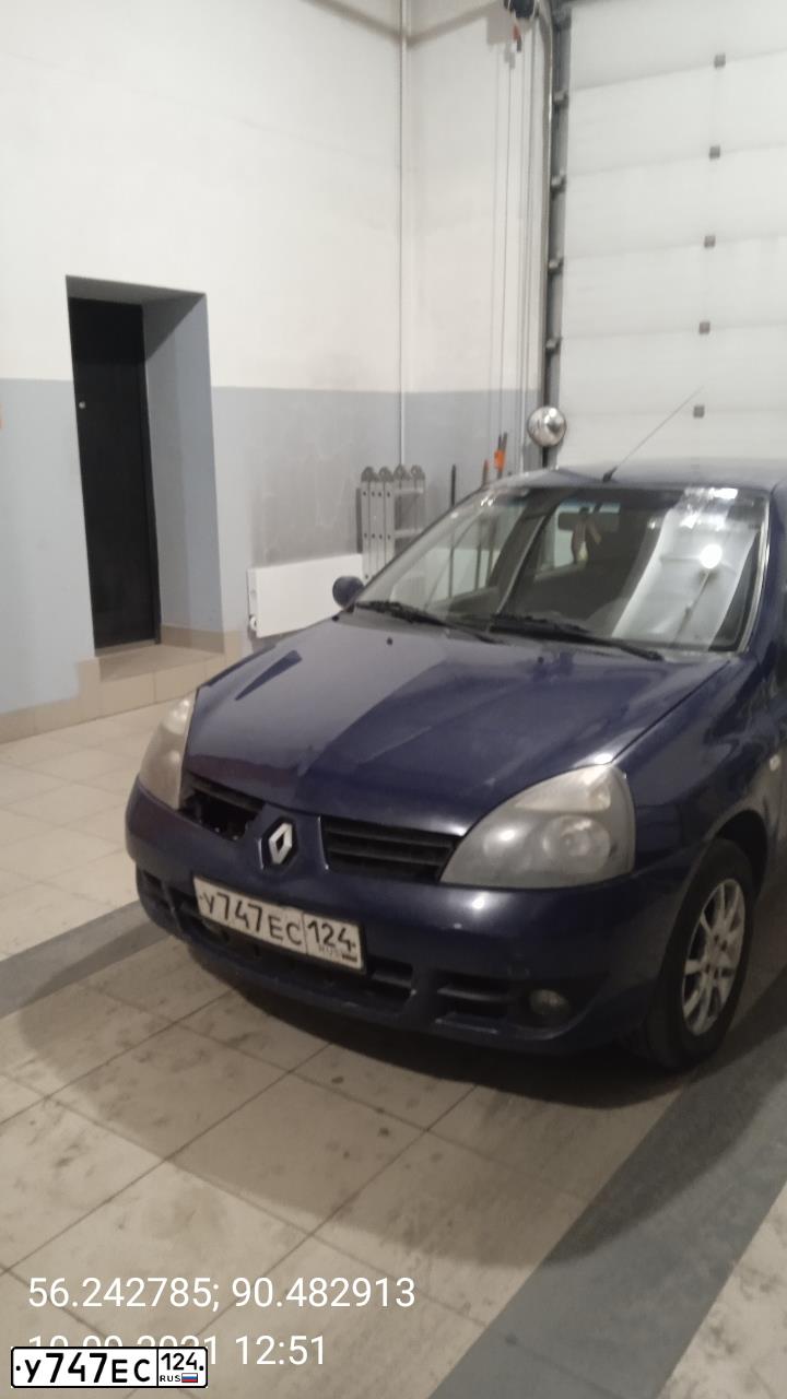 Фото автомобиля RENAULT SYMBOL, 2006 — госномер У747ЕС124. Цвет: синий