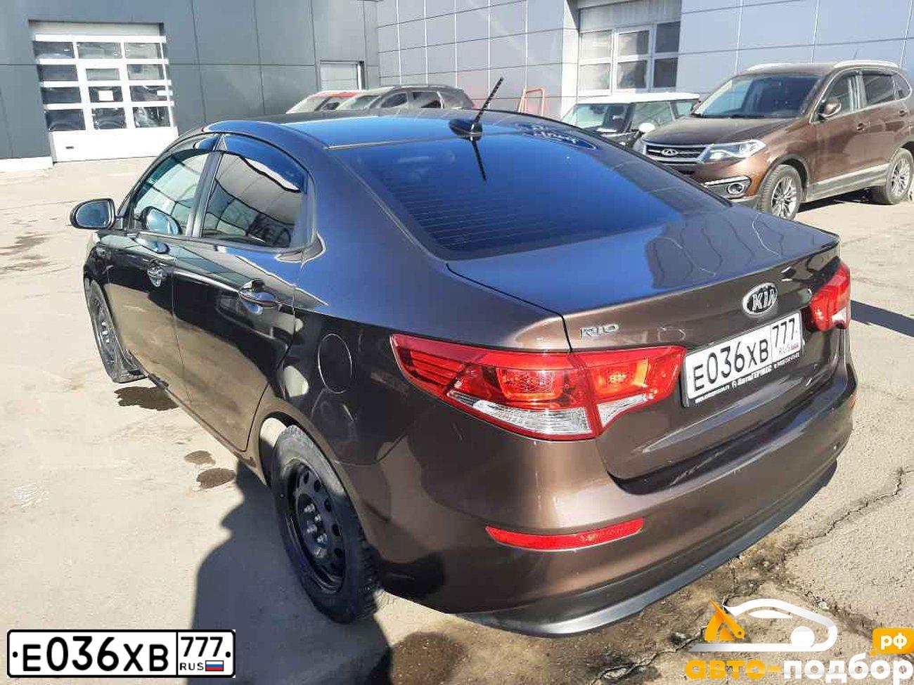 Фото автомобиля KIA RIO, 2017 — госномер Е036ХВ777. Цвет: Коричневый