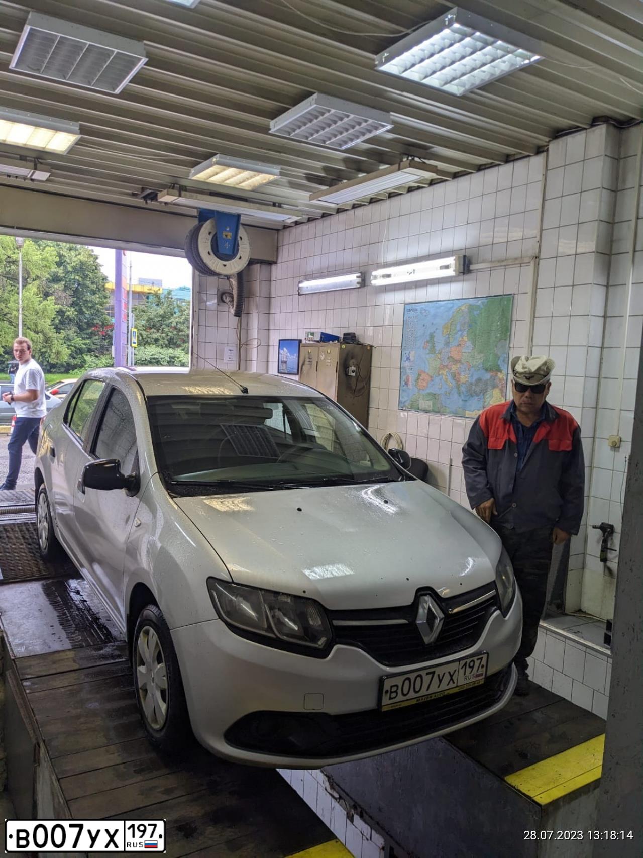 Фото автомобиля RENAULT LOGAN, 2016 — госномер Х058АВ71. Цвет: СВЕТЛО-СЕРЫЙ
