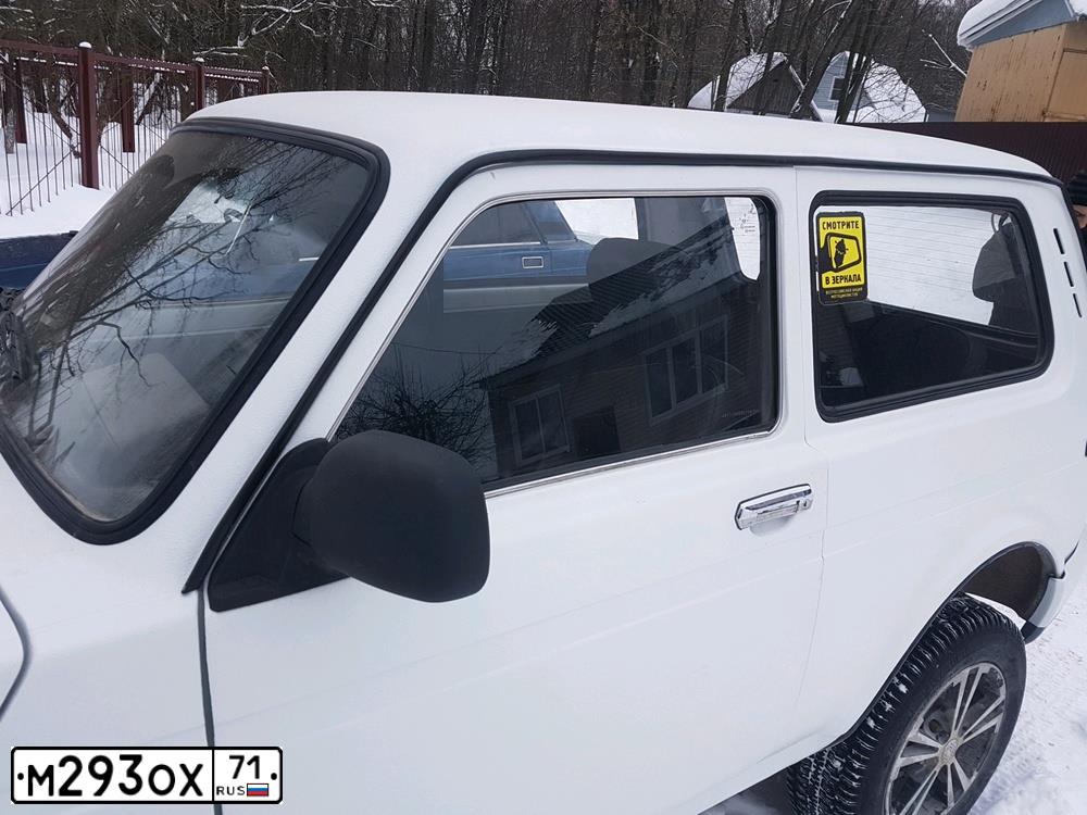 Фото автомобиля LADA 2121 NIVA, 1996 — госномер Е970ЕМ77. Цвет: Белый