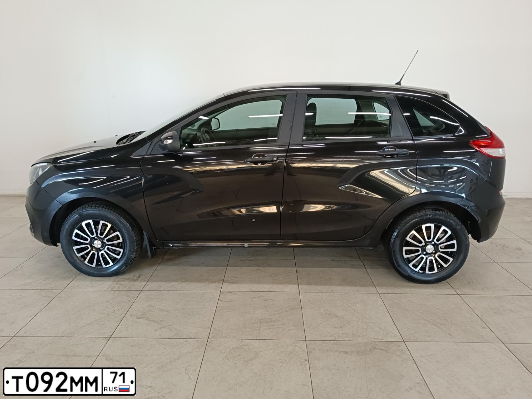 Фото автомобиля LADA XRAY, 2018 — госномер О701РН71. Цвет: ЧЕРНЫЙ