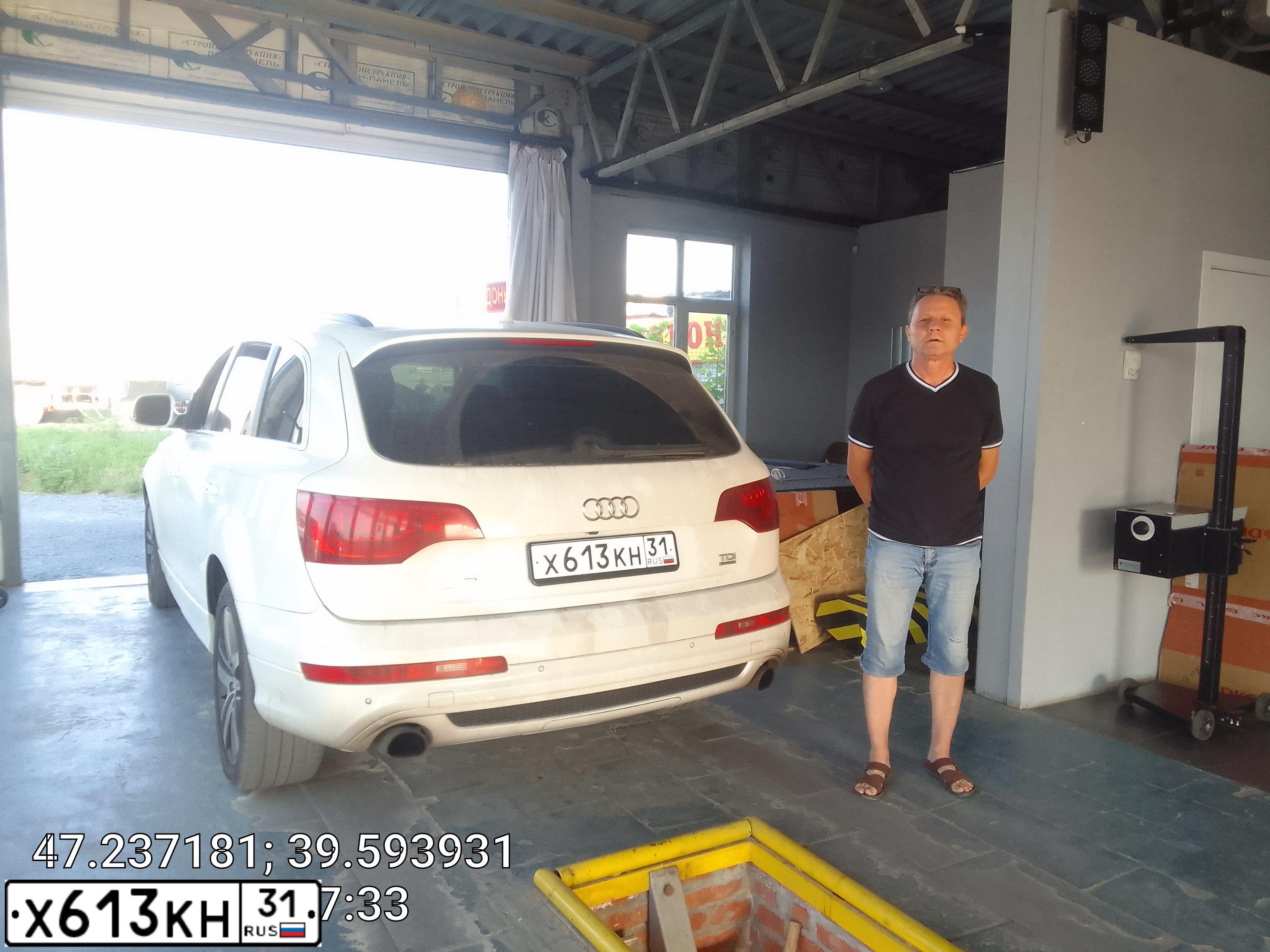 Фото автомобиля AUDI Q7, 2013 — госномер О070КО31. Цвет: БЕЛЫЙ