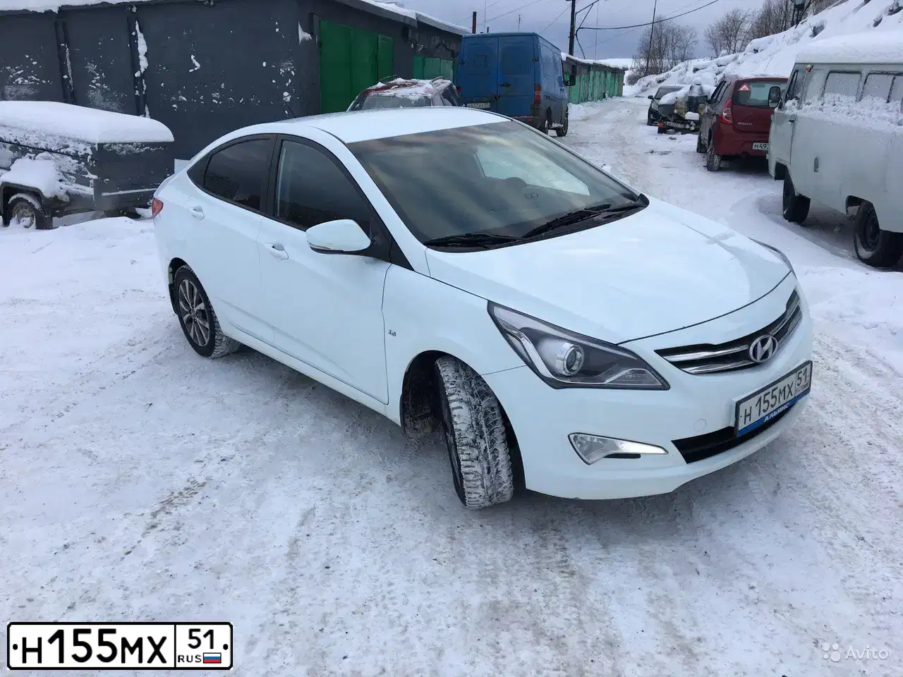 Фото автомобиля HYUNDAI SOLARIS, 2015 — госномер Н155МХ51. Цвет: Белый
