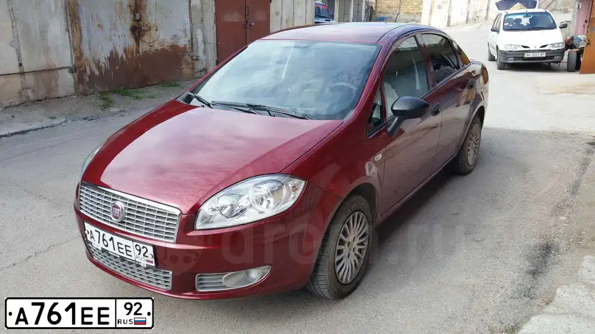 Фото автомобиля FIAT LINEA, 2010 — госномер В407ВУ92. Цвет: Красный