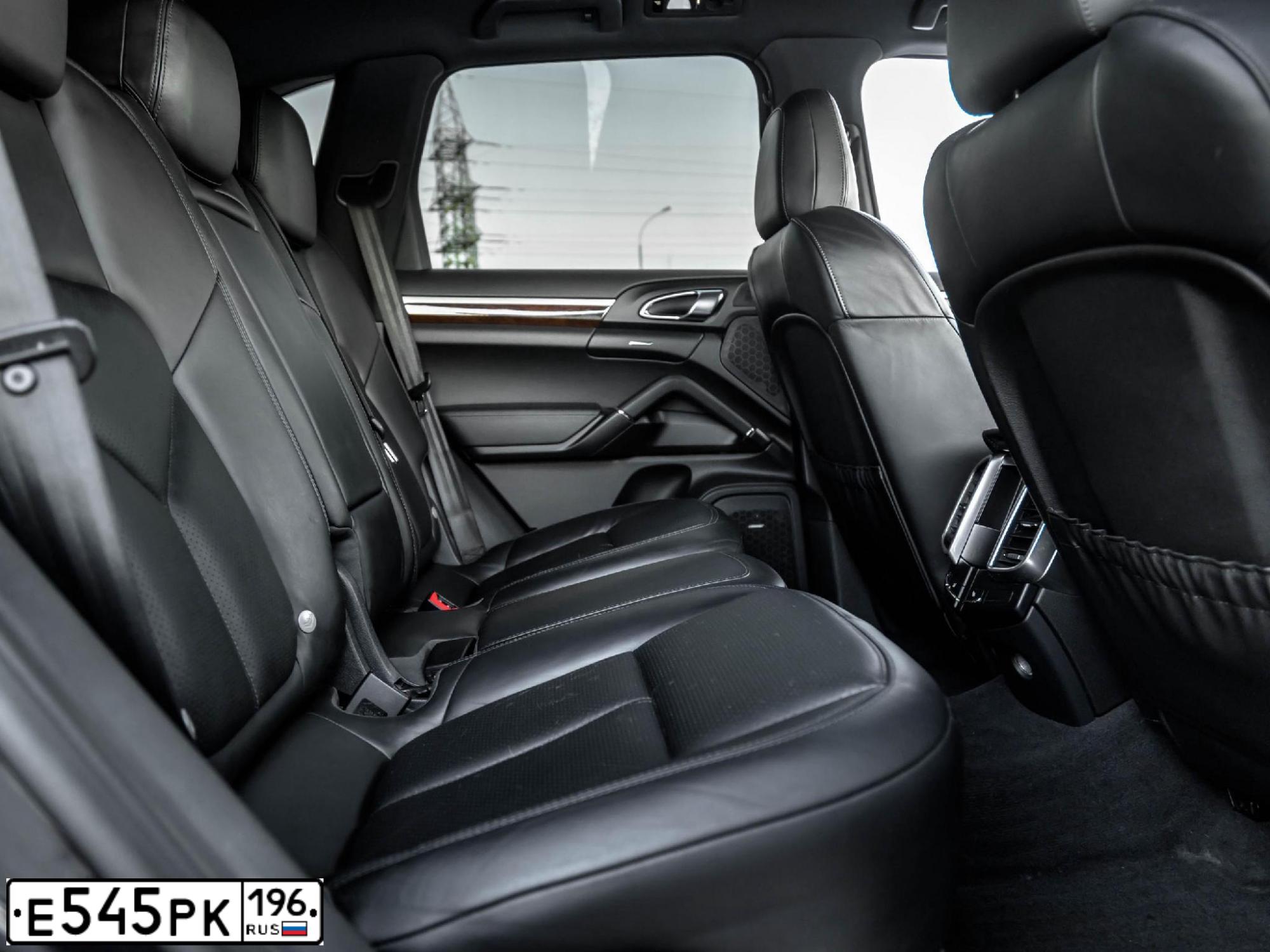 Фото автомобиля PORSCHE CAYENNE, 2014 — госномер А805МР172. Цвет: Коричневый