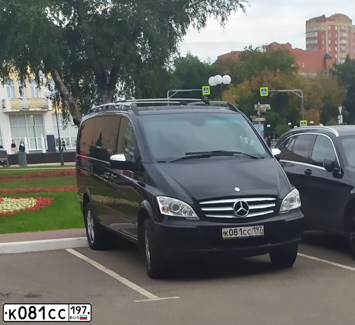 Фото автомобиля MERCEDES VIANO, 2011 — госномер К879КС198. Цвет: ЧЕРНЫЙ