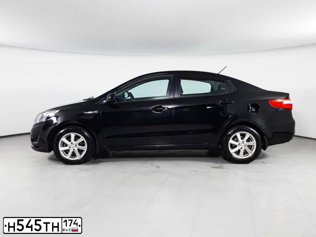 Фото автомобиля KIA RIO, 2012 — госномер Н545ТН174. Цвет: ЧЕРНЫЙ