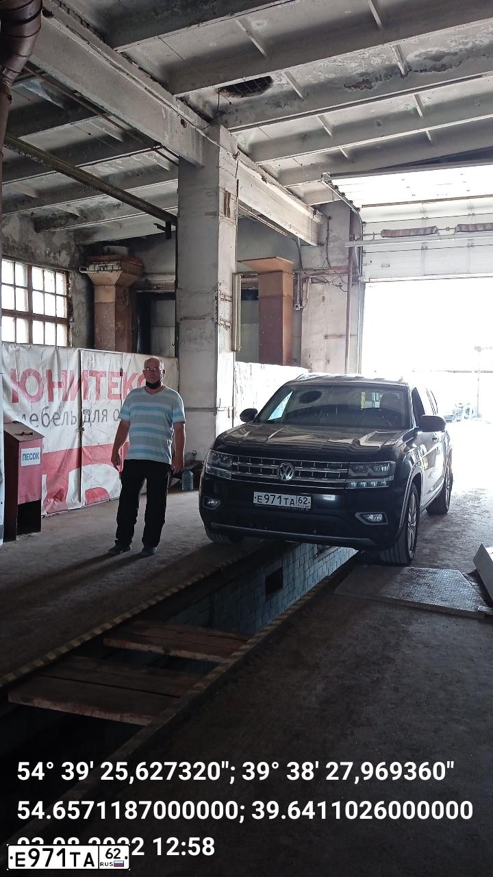 Фото автомобиля VOLKSWAGEN TERAMONT, 2018 — госномер М007ОК790. Цвет: ЧЕРНЫЙ