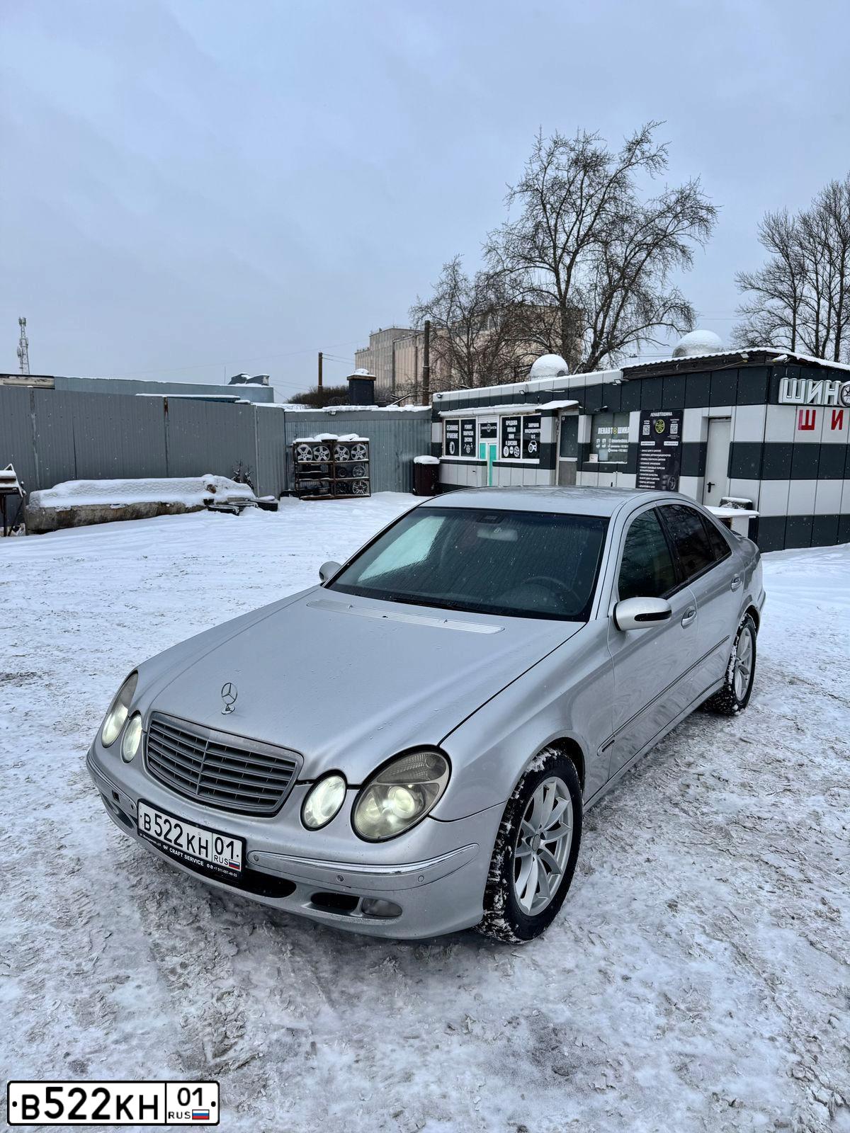 Фото автомобиля MERCEDES E-KLASSE, 2002 — госномер В522КН01. Цвет: СЕРЫЙ
