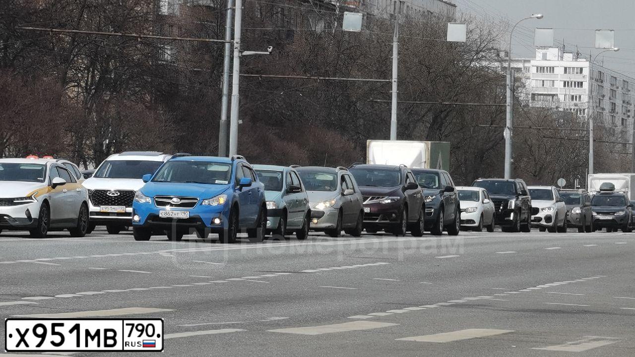 Фото автомобиля CHERY TIGGO7 PRO MAX Т32DРL4ВL50Е010Т, 2023 — госномер Х951МВ790. Цвет: БЕЛЫЙ-ЖЕЛТЫЙ-СЕРЫЙ