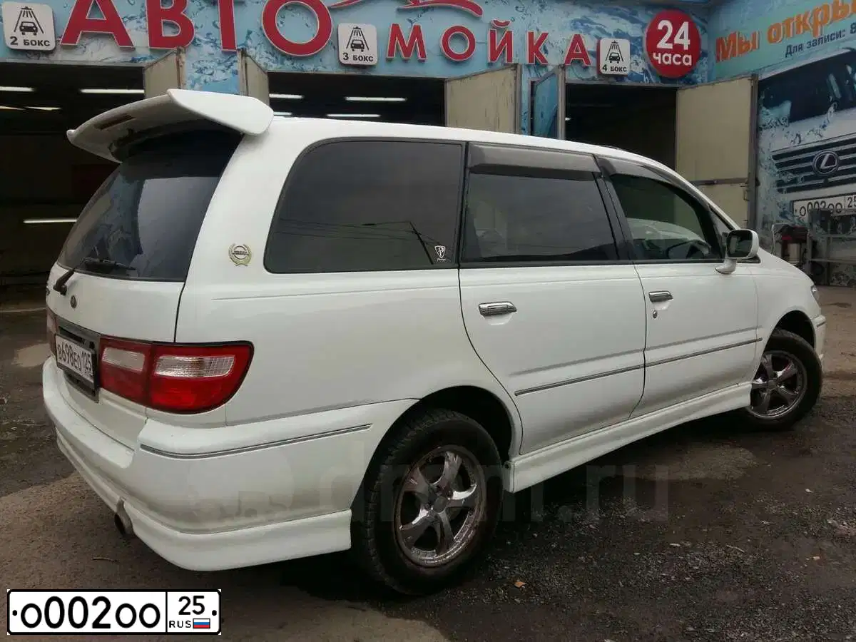 Фото автомобиля TOYOTA LANDCRUISER, 2005 — госномер О002ОО25. Цвет: ЧЕРНЫЙ