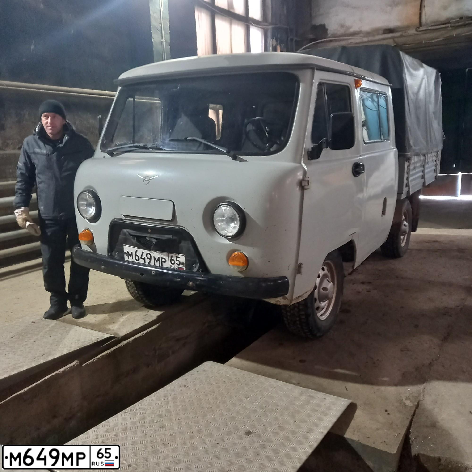 Фото автомобиля UAZ 3909, 2012 — госномер М649МР65. Цвет: БЕЛАЯ НОЧЬ