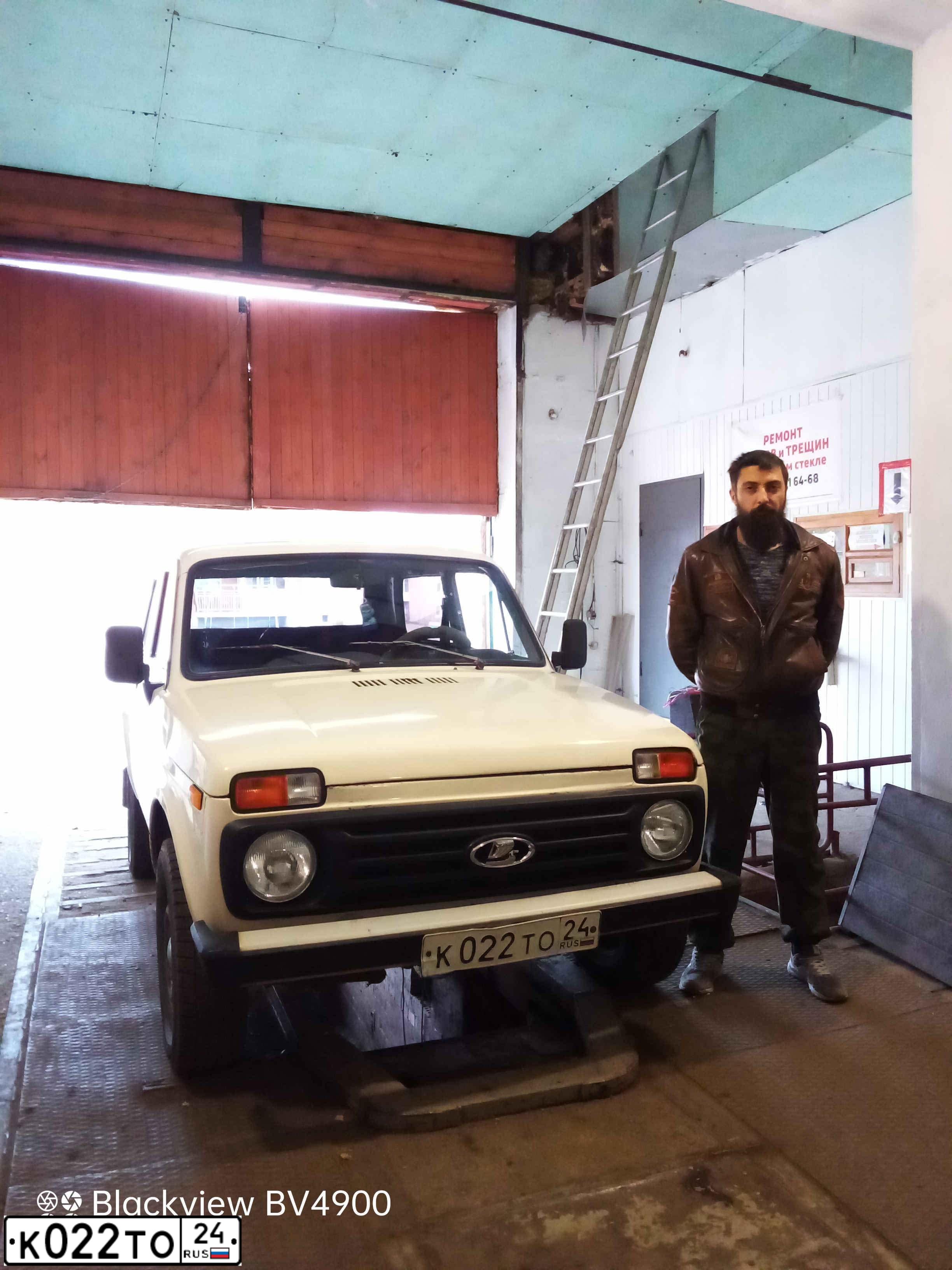 Фото автомобиля LADA NIVA, 1989 — госномер А819ТС124. Цвет: Белый