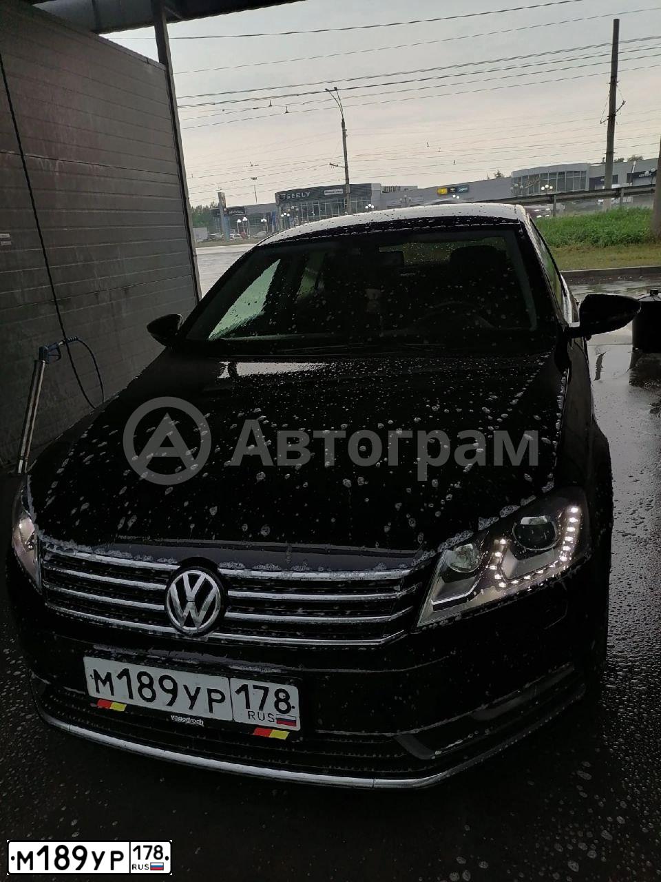 Фото автомобиля VOLKSWAGEN JETTA, 2012 — госномер М189УР178. Цвет: Серебристо-Желтый