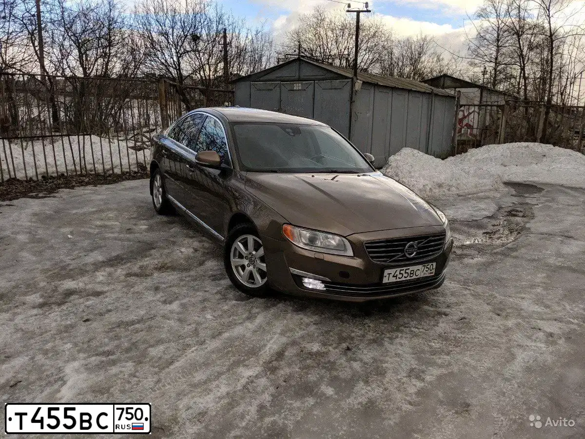 Фото автомобиля VOLVO S80, 2013 — госномер О264УК60. Цвет: Коричневый