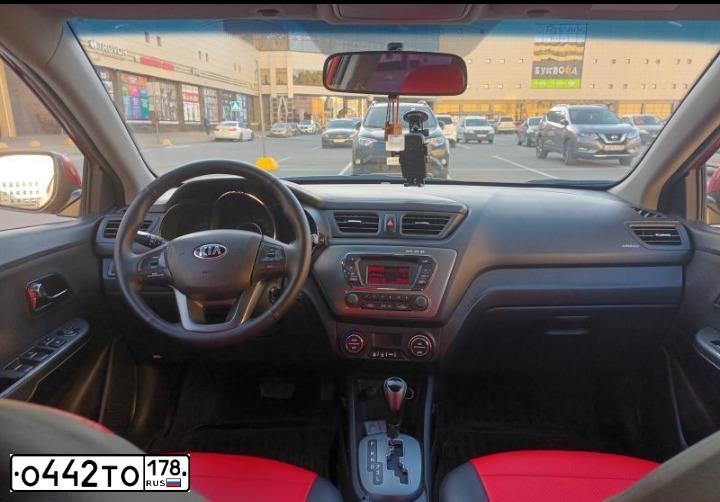 Фото автомобиля KIA RIO, 2013 — госномер О442ТО178. Цвет: КРАСНЫЙ
