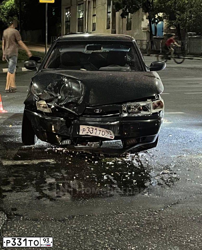 Фото автомобиля LADA 2112 LADA, 2004 — госномер У707ОХ93. Цвет: Темно-зеленый