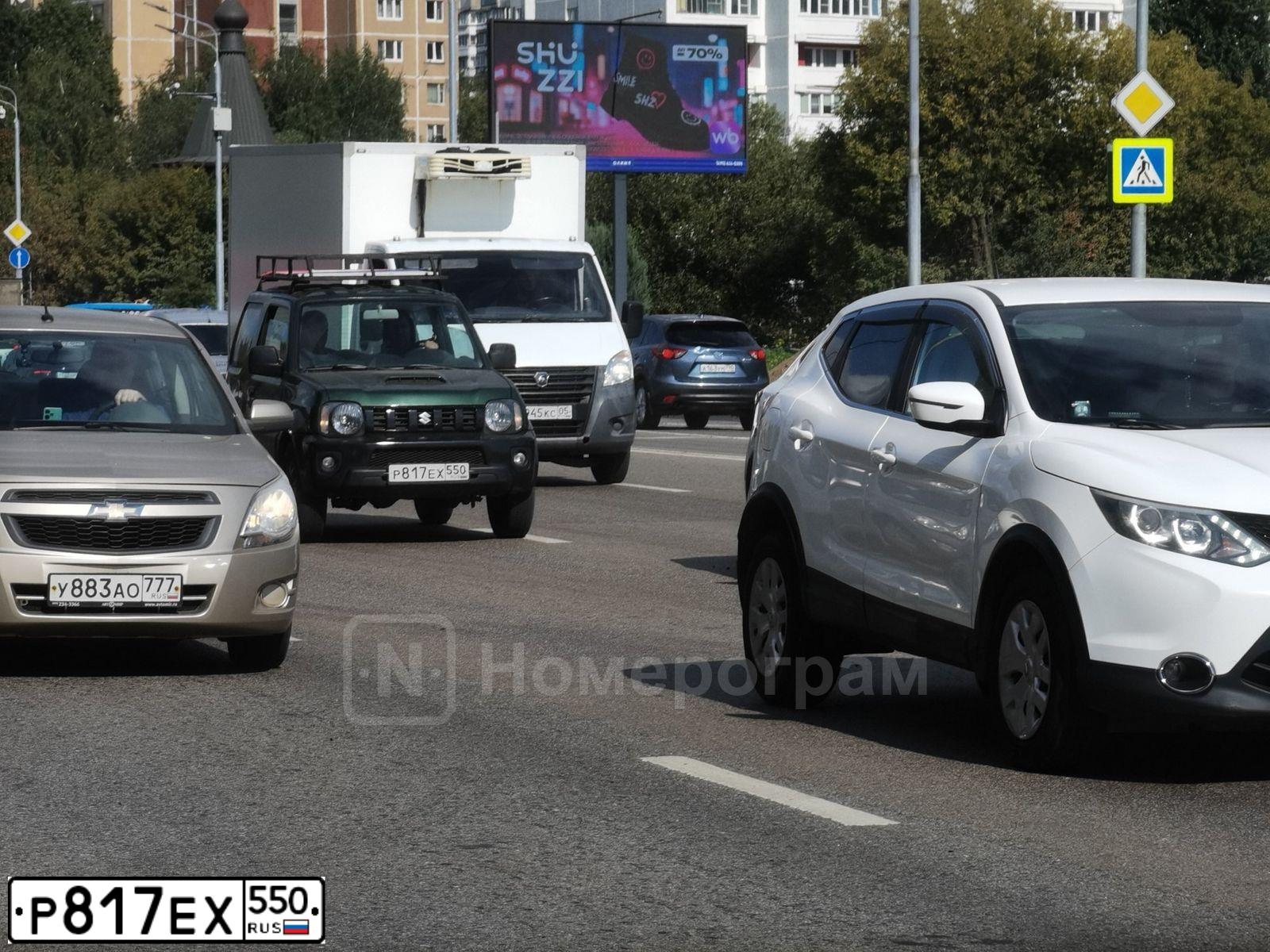 Фото автомобиля SUZUKI JIMNY, 2012 — госномер Р817ЕХ550. Цвет: ЗЕЛЕНЫЙ