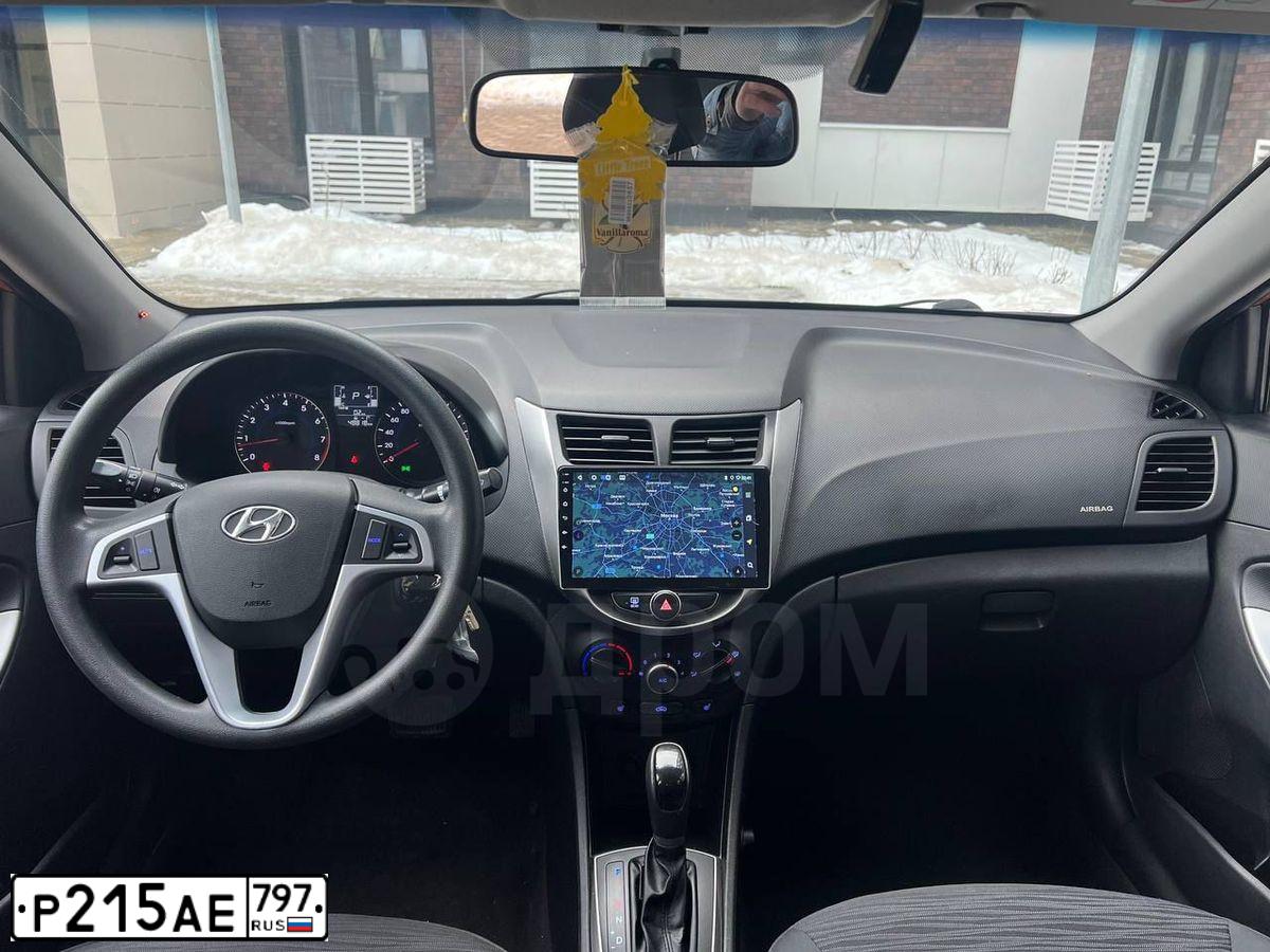 Фото автомобиля HYUNDAI SOLARIS, 2015 — госномер Р215АЕ797. Цвет: Оранжевый